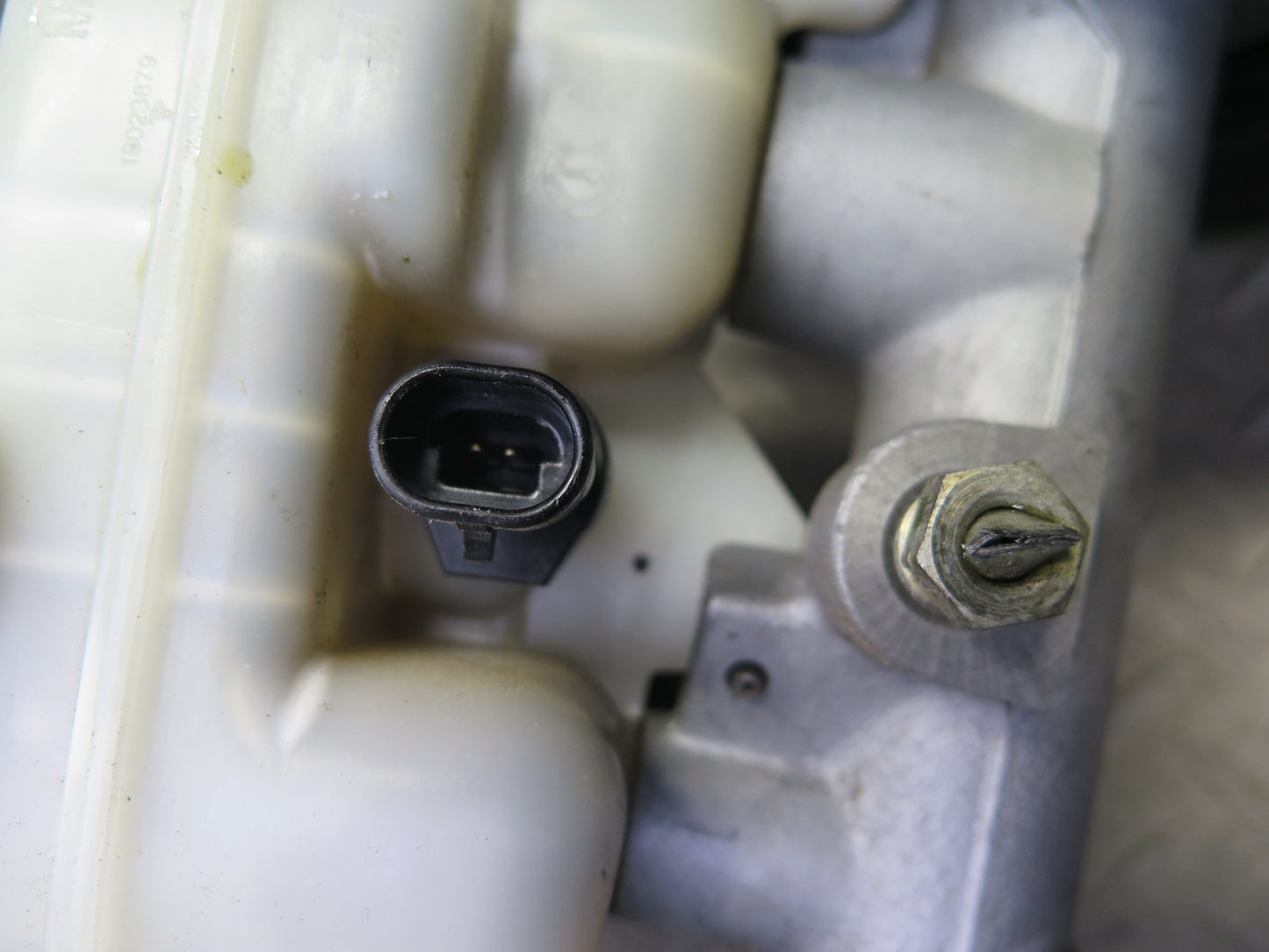 98-04 Chevrolet Corvette C5 Brake Master Cylinder Booster Fluid Reservoir OEM