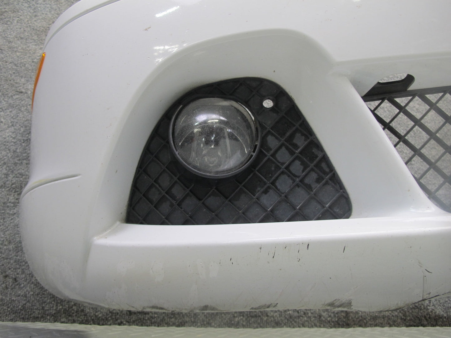 04-06 BMW E46 330ci Coupe Convertible Front Bumper Cover w Fog Lights White OEM