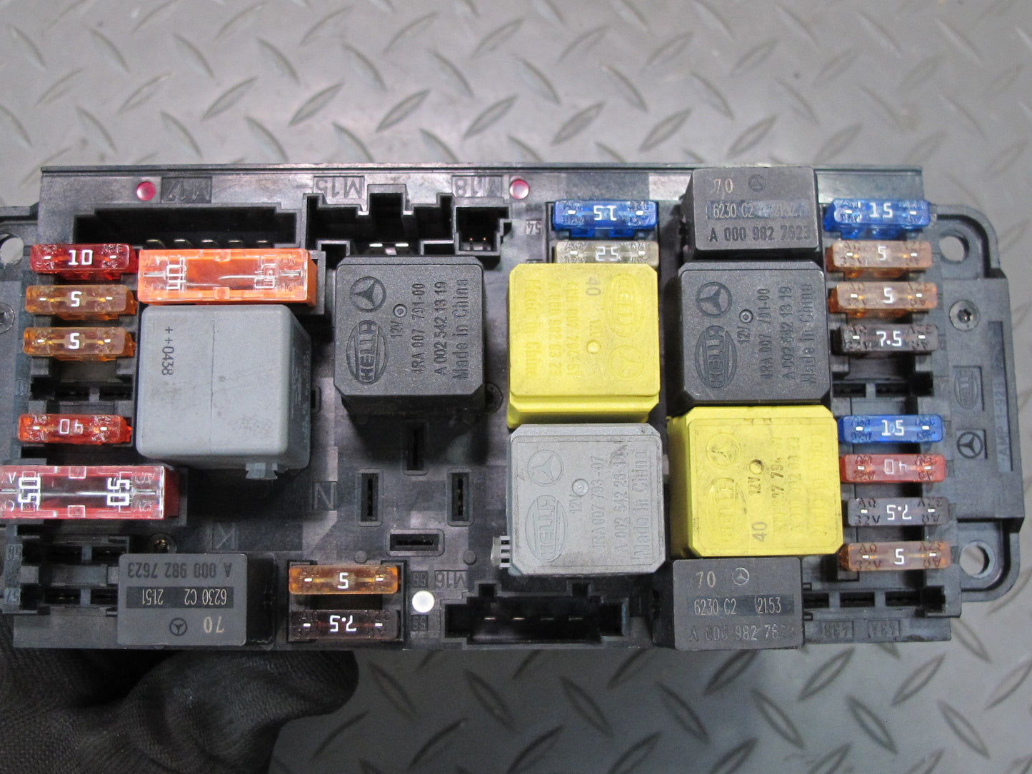 05-11 Mercedes R171 Slk-class Front SAM Fuse Relay Box Module 1715451601 OEM