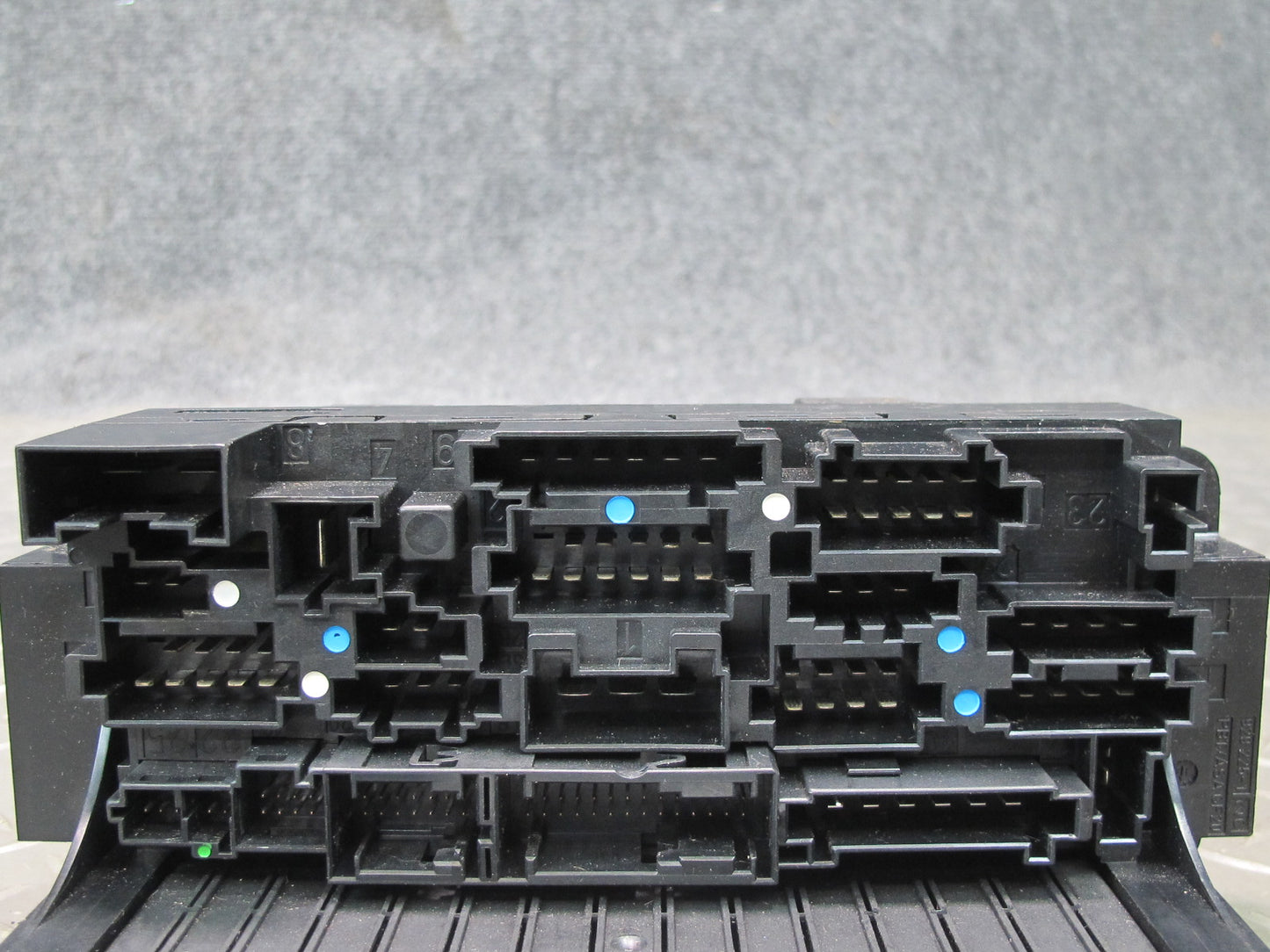 05-11 Mercedes R171 Slk-class Front SAM Fuse Relay Box Module 1715451601 OEM