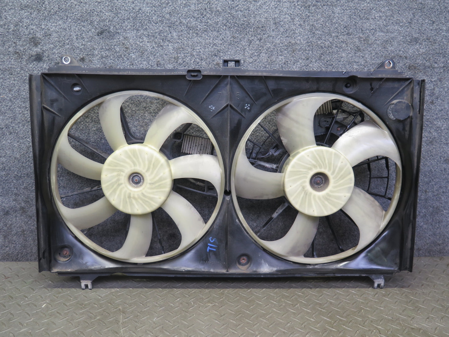 08-14 Lexus USE20L Is-f Engine Motor Cooling Dual Fan w Shroud & Module Assy OEM