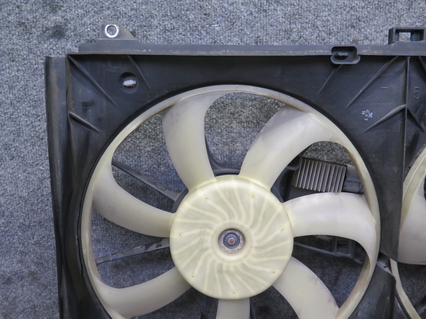 08-14 Lexus USE20L Is-f Engine Motor Cooling Dual Fan w Shroud & Module Assy OEM