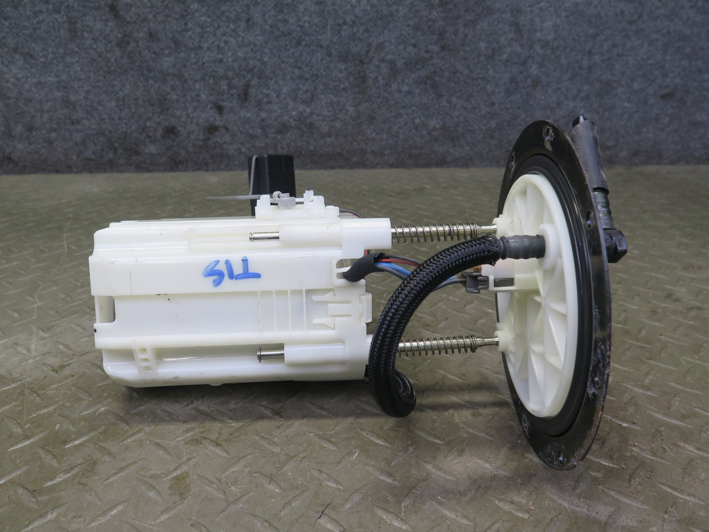 08-14 Lexus USE20L Is-f Fuel Pump Assembly 77020-53141 OEM