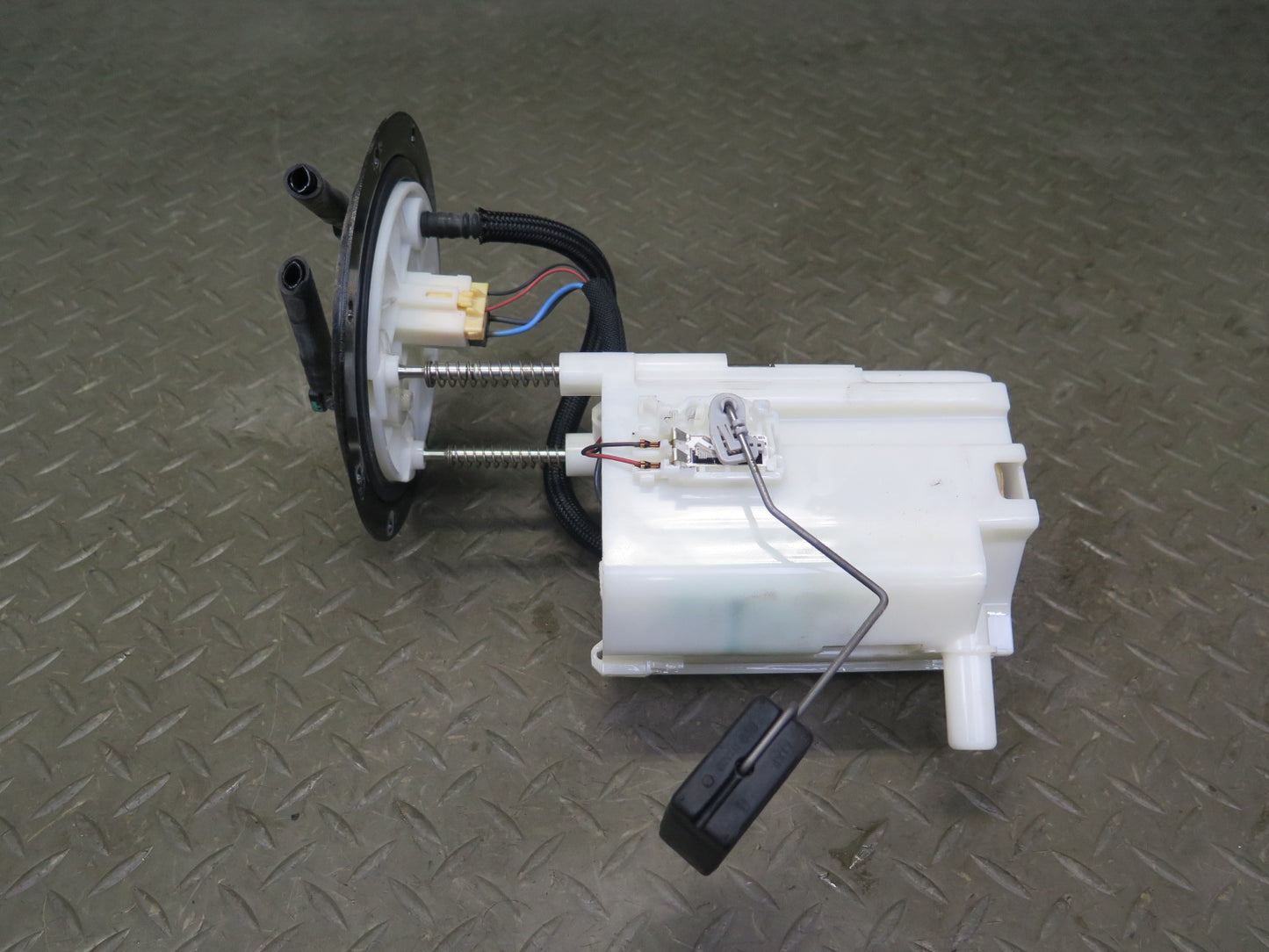 08-14 Lexus USE20L Is-f Fuel Pump Assembly 77020-53141 OEM