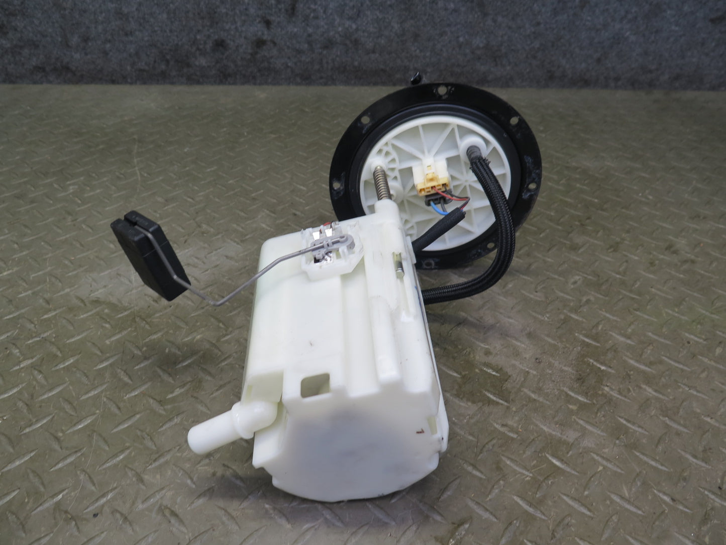 08-14 Lexus USE20L Is-f Fuel Pump Assembly 77020-53141 OEM