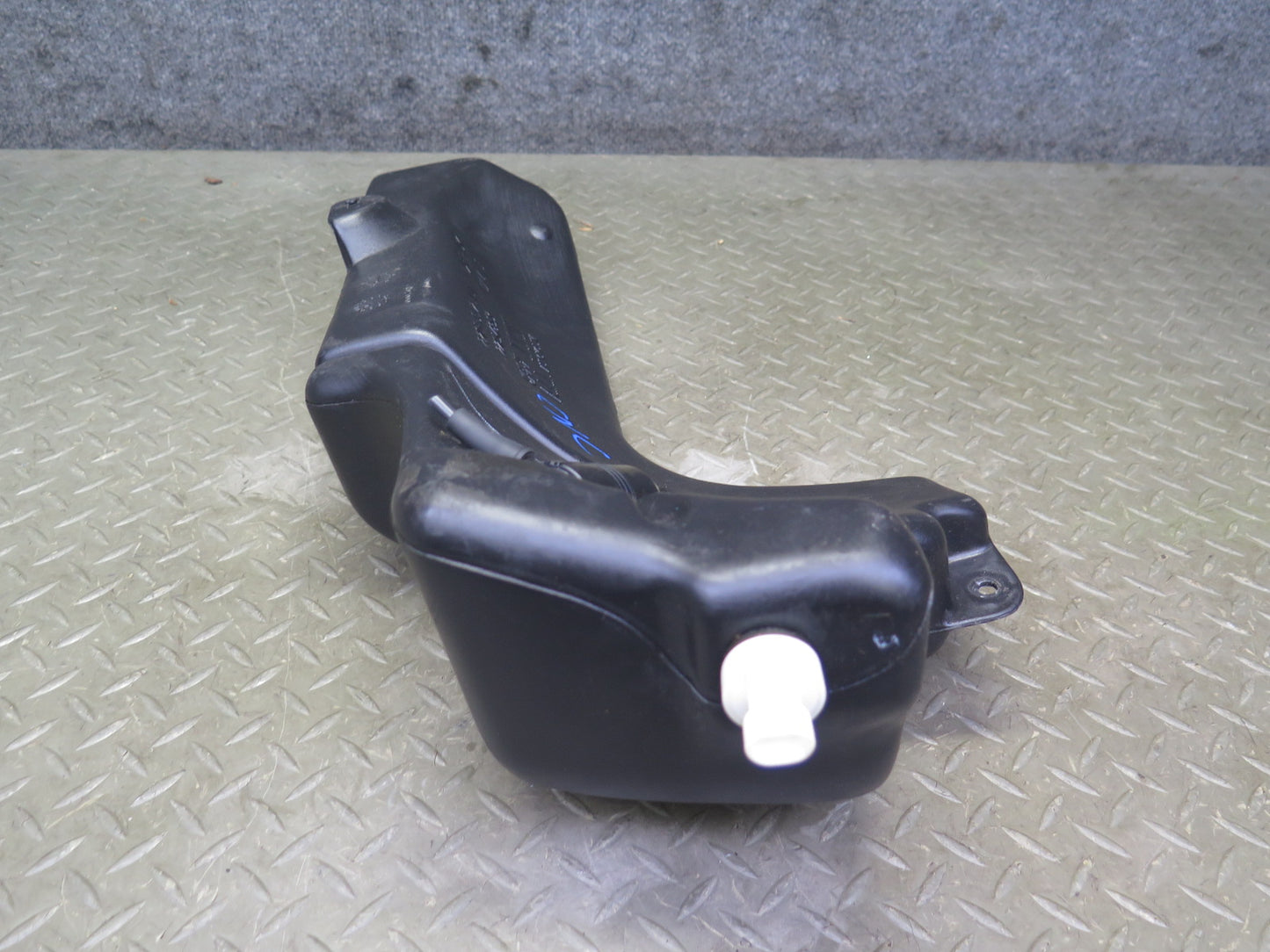 97-04 Chevrolet Corvette C5 Windshield Washer Fluid Reservoir Tank w Pump OEM