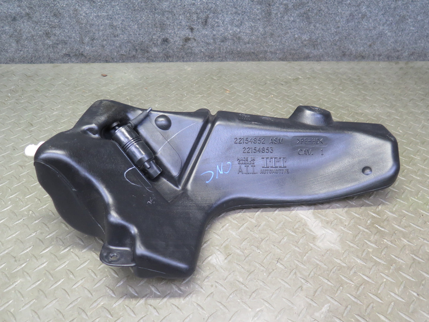 97-04 Chevrolet Corvette C5 Windshield Washer Fluid Reservoir Tank w Pump OEM