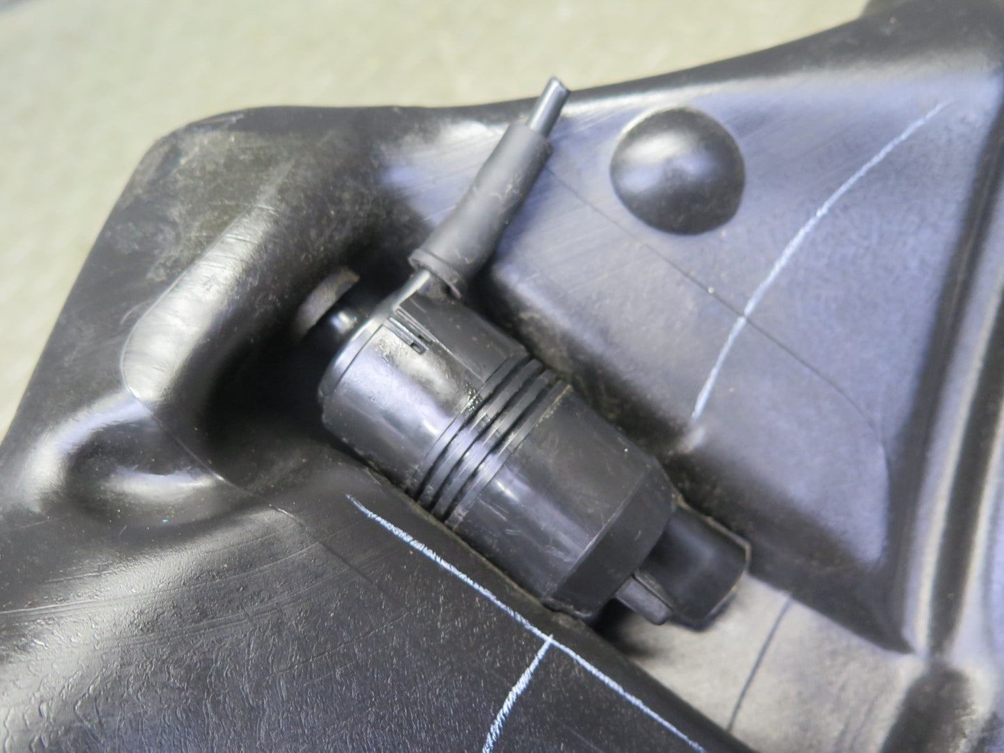 97-04 Chevrolet Corvette C5 Windshield Washer Fluid Reservoir Tank w Pump OEM