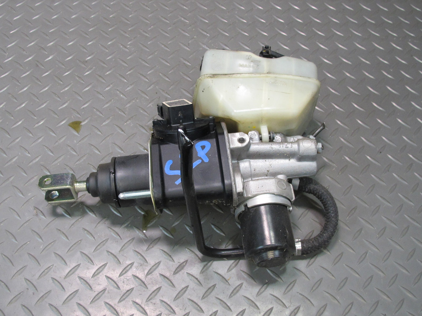 03-08 Mercedes R230 SL500 Brake Master Cylinder Booster w Fluid Reservoir OEM