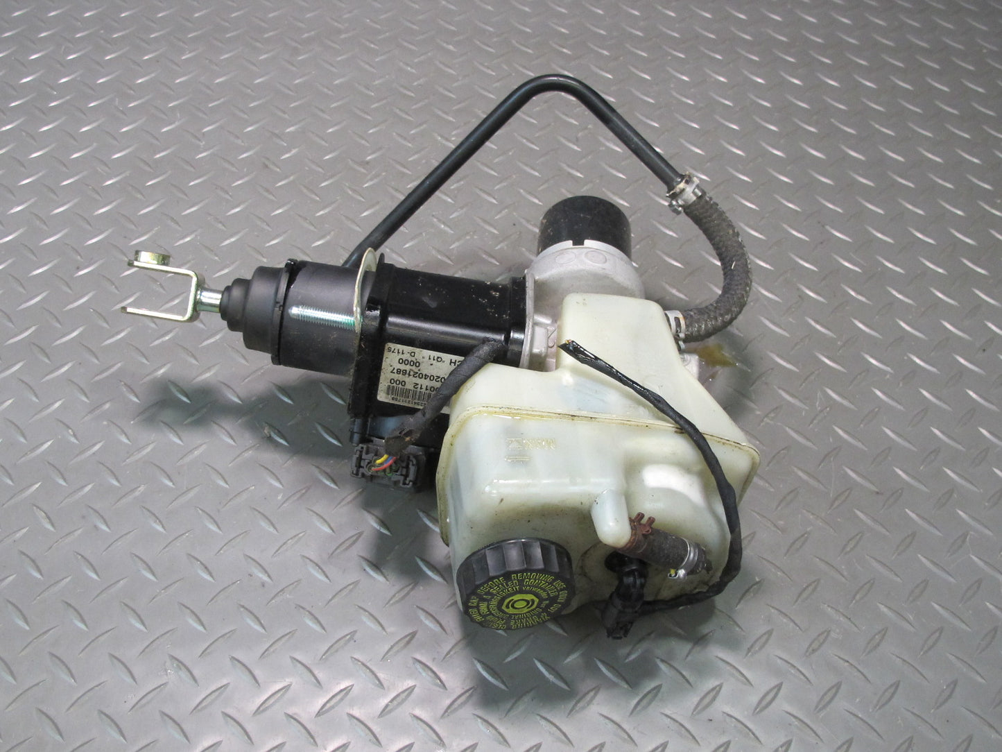 03-08 Mercedes R230 SL500 Brake Master Cylinder Booster w Fluid Reservoir OEM