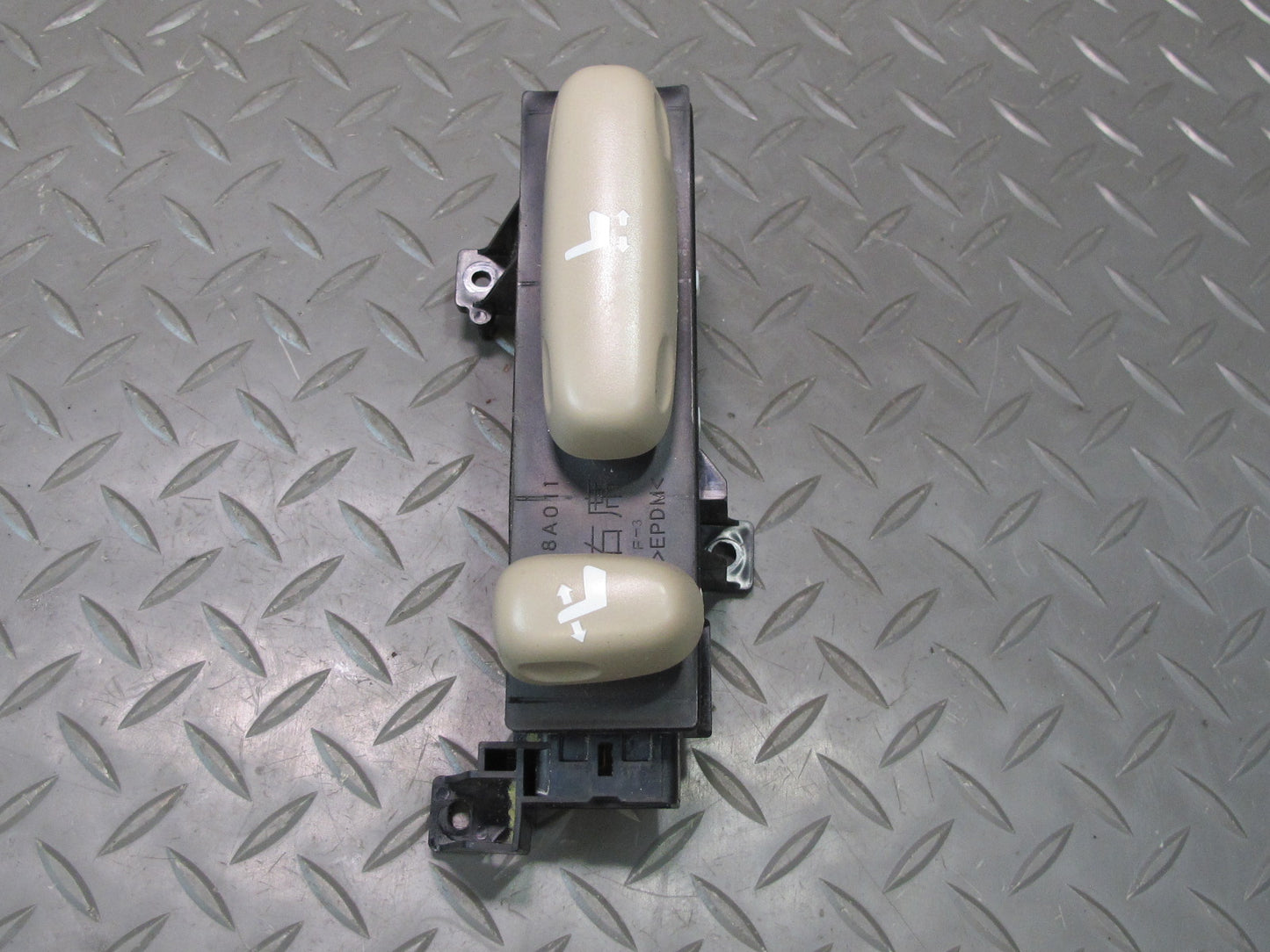 2005-2007 Lexus UZJ120L GX470 Front Right Passenger Side Seat Adjustment Switch