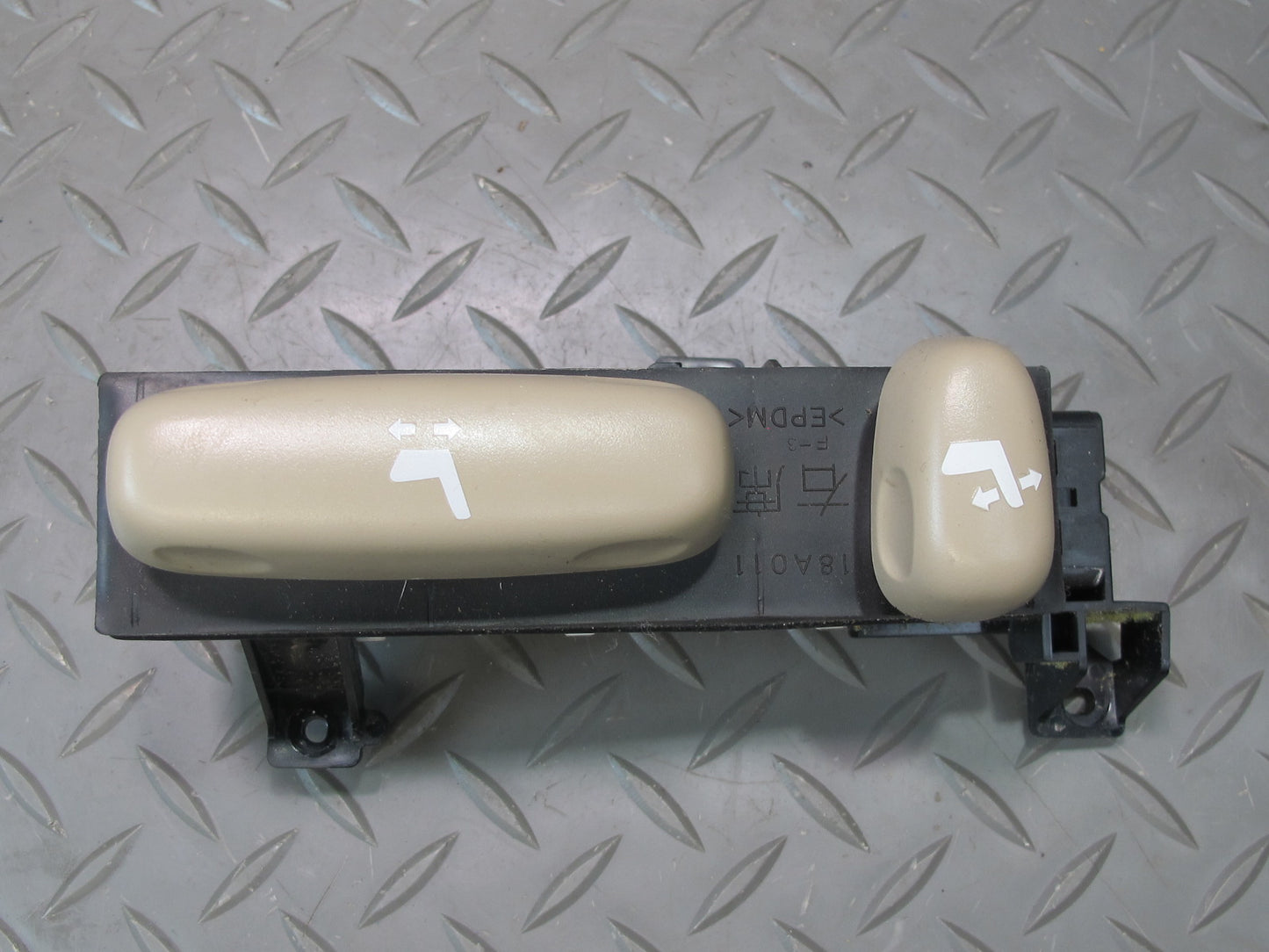 2005-2007 Lexus UZJ120L GX470 Front Right Passenger Side Seat Adjustment Switch