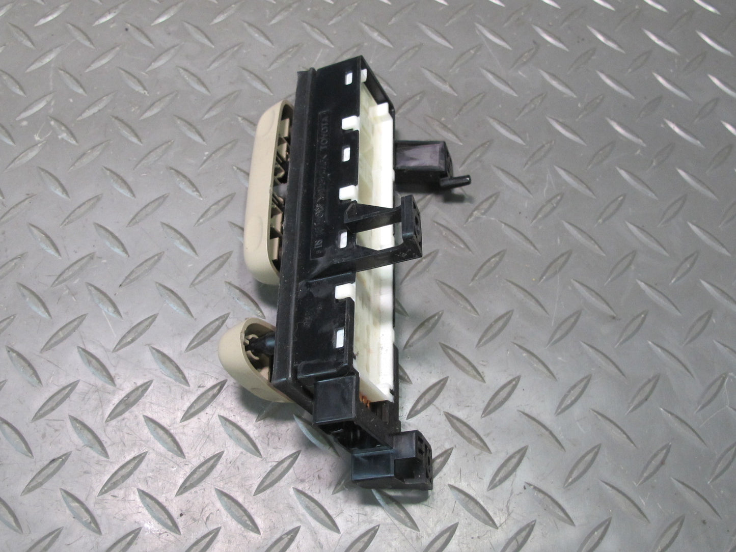 2005-2007 Lexus UZJ120L GX470 Front Right Passenger Side Seat Adjustment Switch