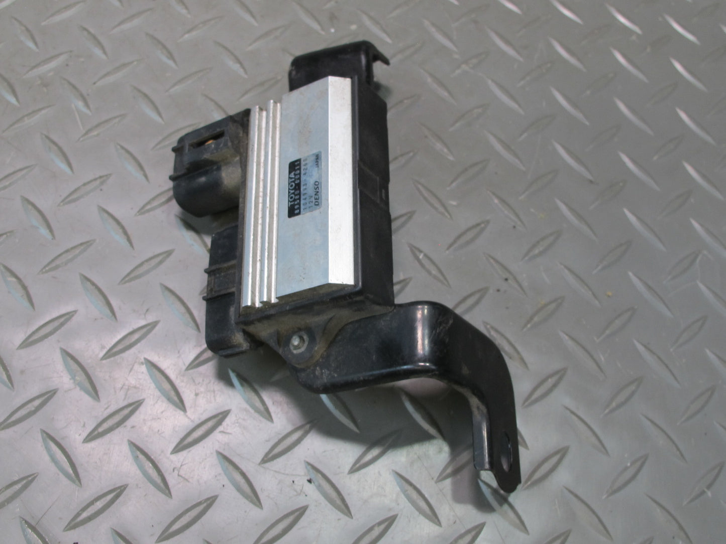 2003-2009 Lexus GX470 UZJ120L Air Injection Control Module Unit W/ Bracket