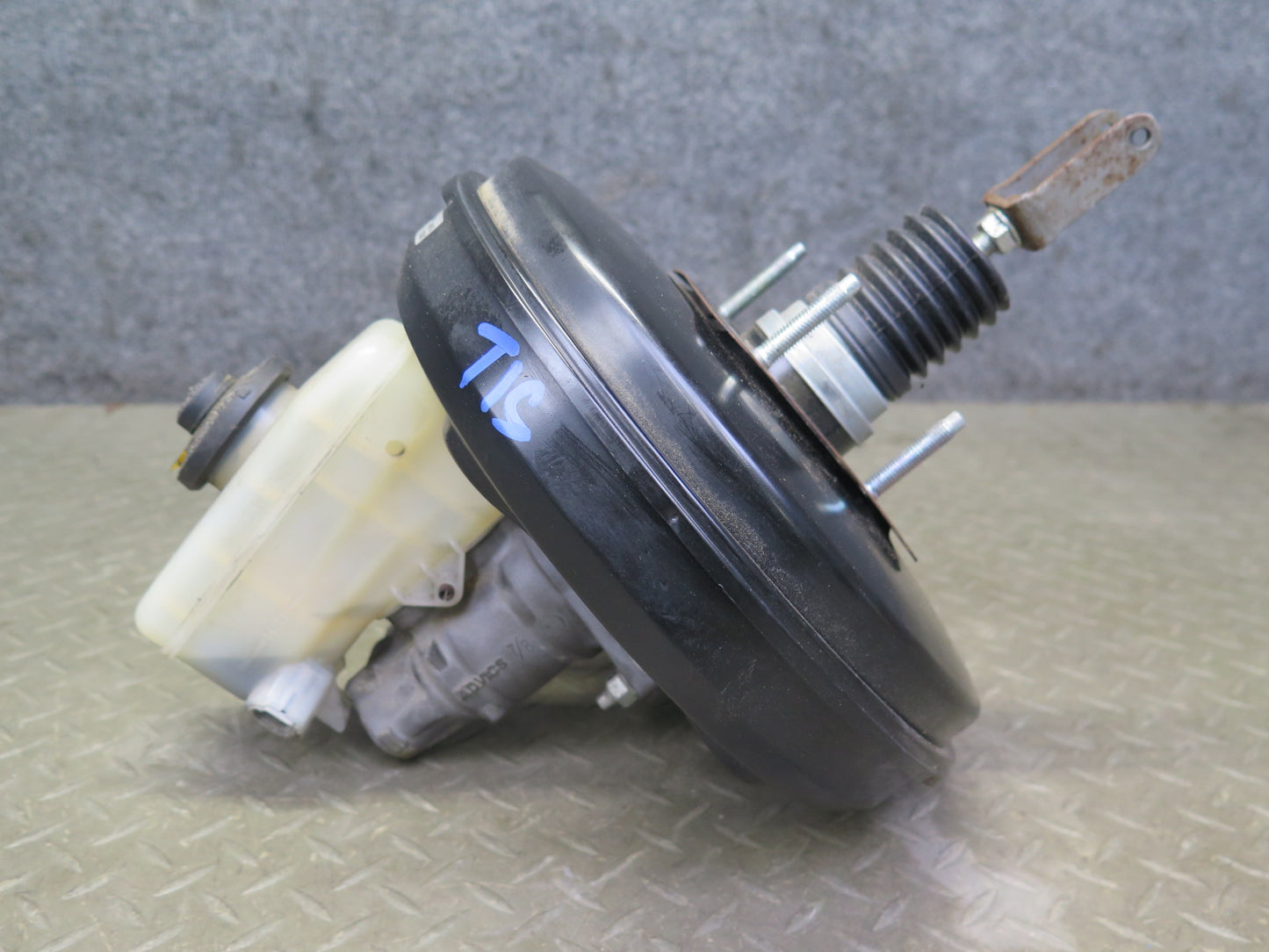 08-14 Lexus USE20L Is-f A/T Brake Master Cylinder Booster Fluid Reservoir OEM