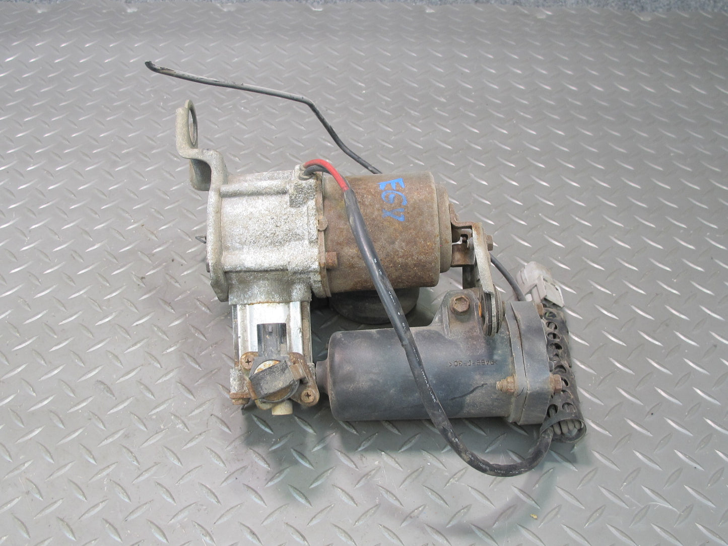 2003-2009 Lexus UZJ120L GX470 Air Ride Suspension Compressor Pump
