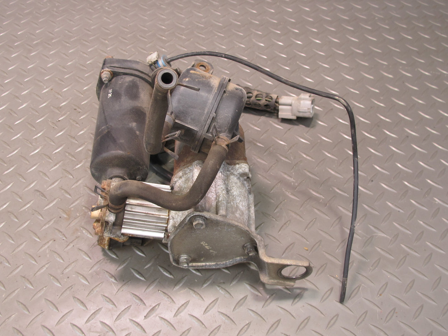 2003-2009 Lexus UZJ120L GX470 Air Ride Suspension Compressor Pump