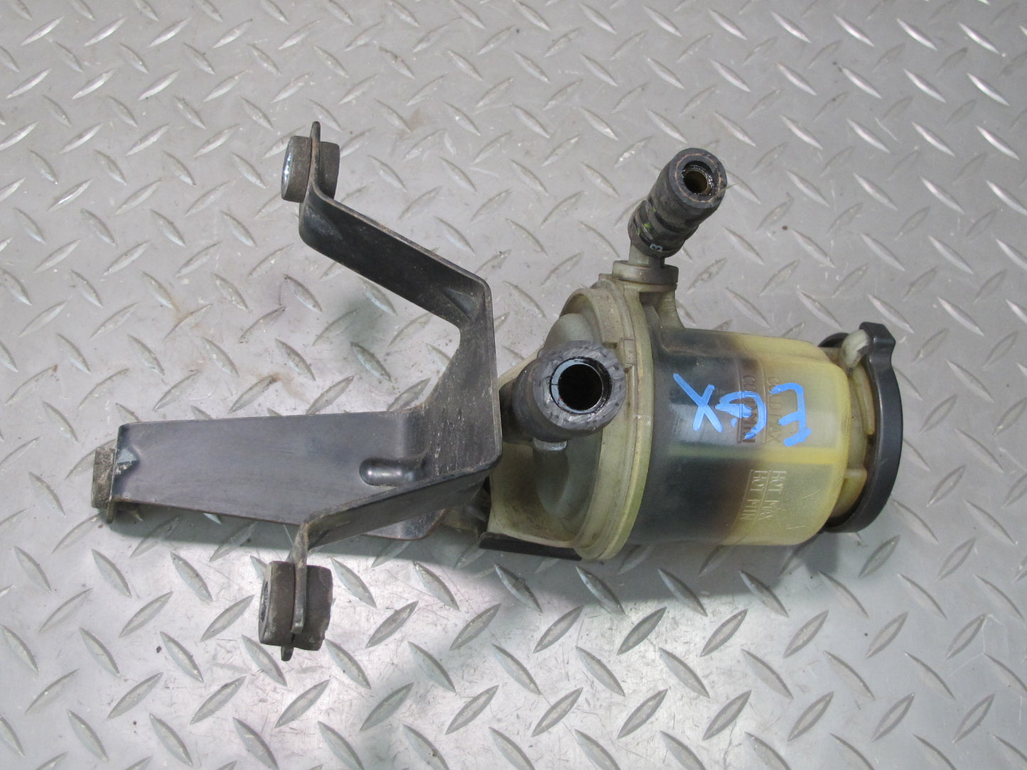 2003-2009 Lexus GX470 Power Steering Fluid Reservoir Bottle Tank W/ Bracket