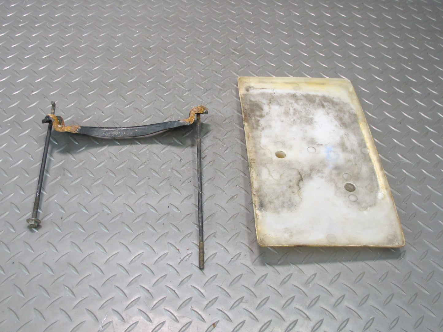 2003-2009 Lexus UZJ120L GX470 Battery Tray Hold Down Support Holder Bracket Set