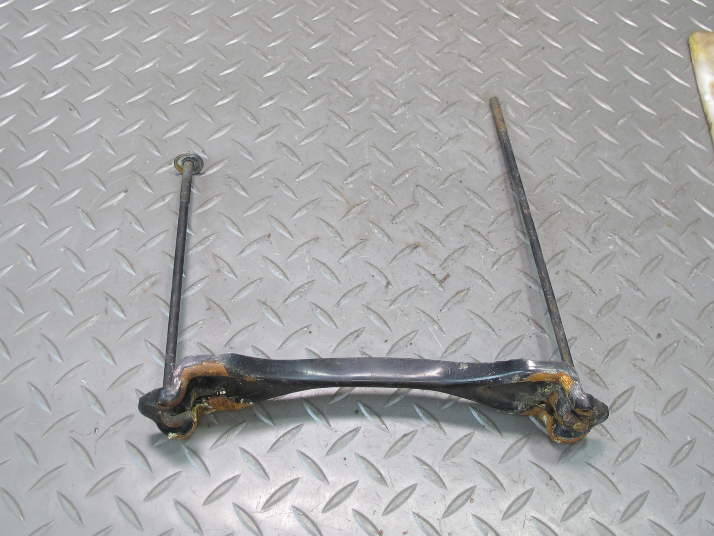 2003-2009 Lexus UZJ120L GX470 Battery Tray Hold Down Support Holder Bracket Set