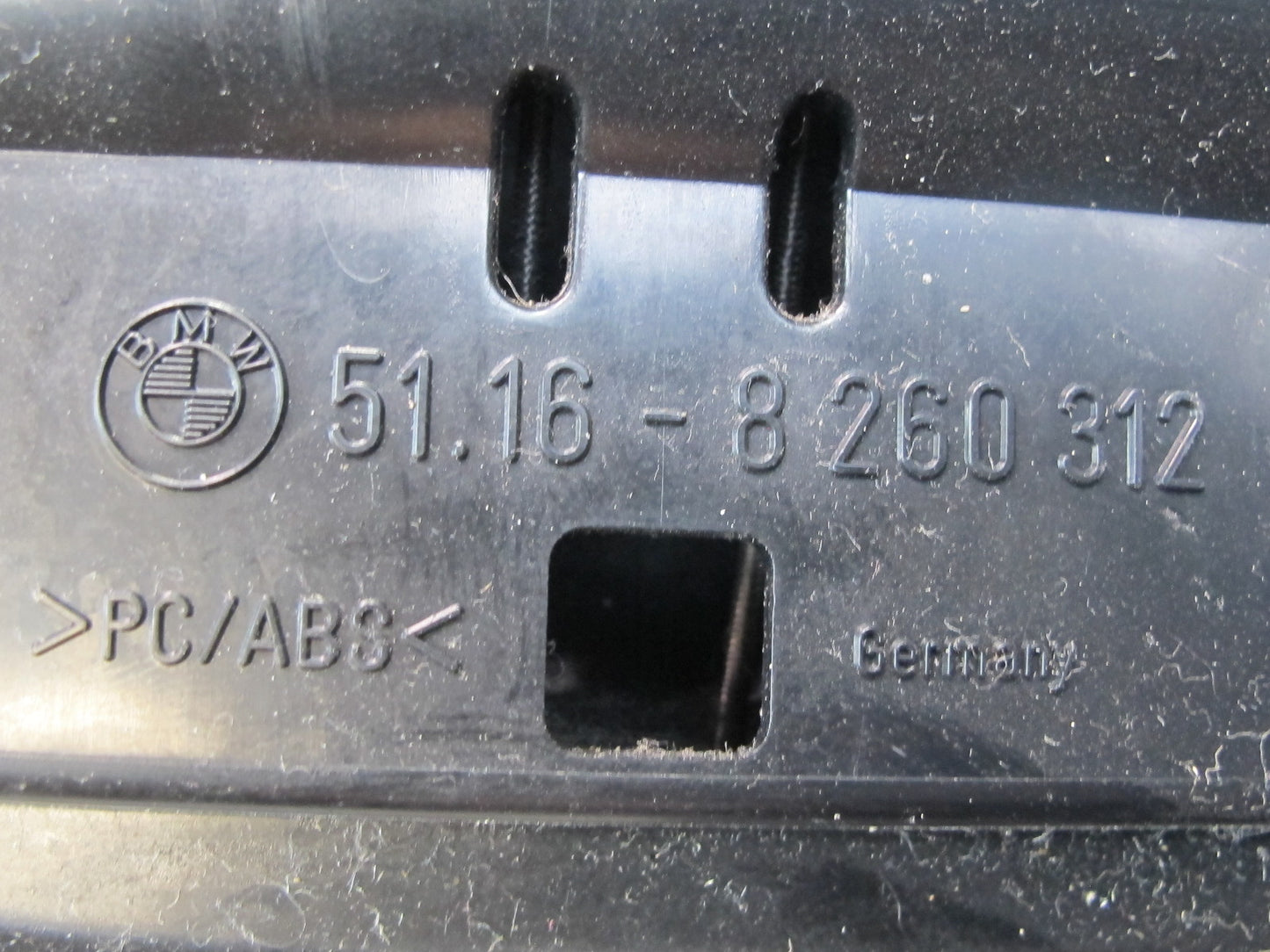 01-06 BMW E46 330Ci Front Center Console Compartment Tray Storage 8260312 OEM