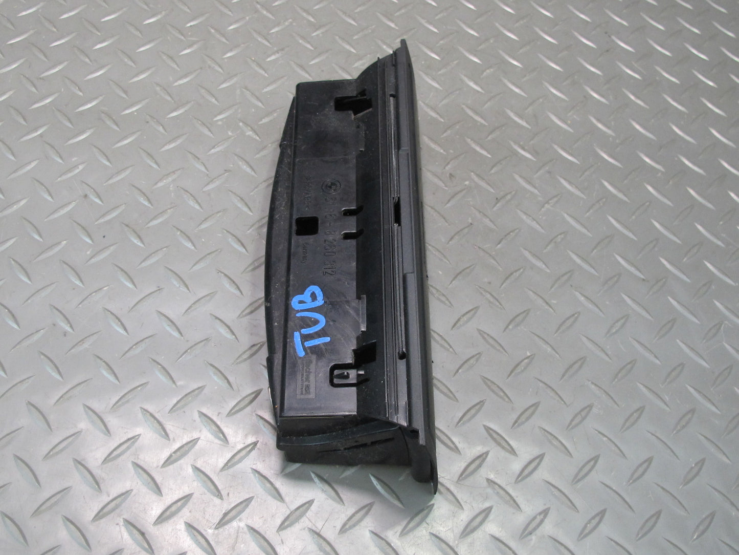 01-06 BMW E46 330Ci Front Center Console Compartment Tray Storage 8260312 OEM