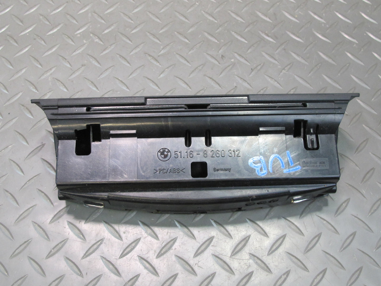 01-06 BMW E46 330Ci Front Center Console Compartment Tray Storage 8260312 OEM