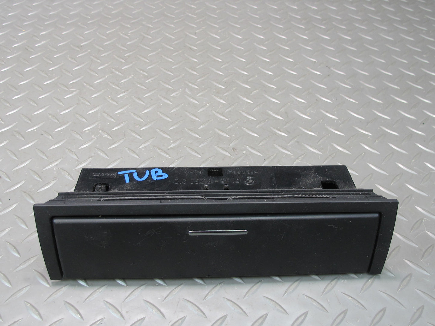 01-06 BMW E46 330Ci Front Center Console Compartment Tray Storage 8260312 OEM