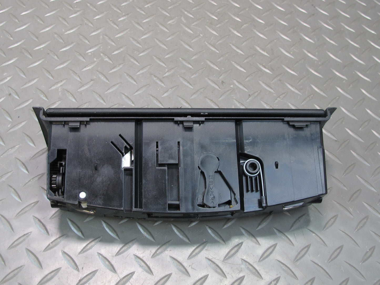 01-06 BMW E46 330Ci Front Center Console Compartment Tray Storage 8260312 OEM