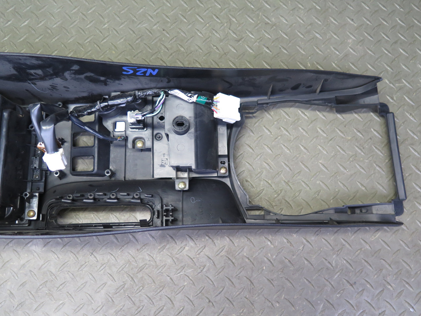 03-09 Nissan Z33 350Z Center Console Trim Cover Panel Black 68924-CD000 OEM