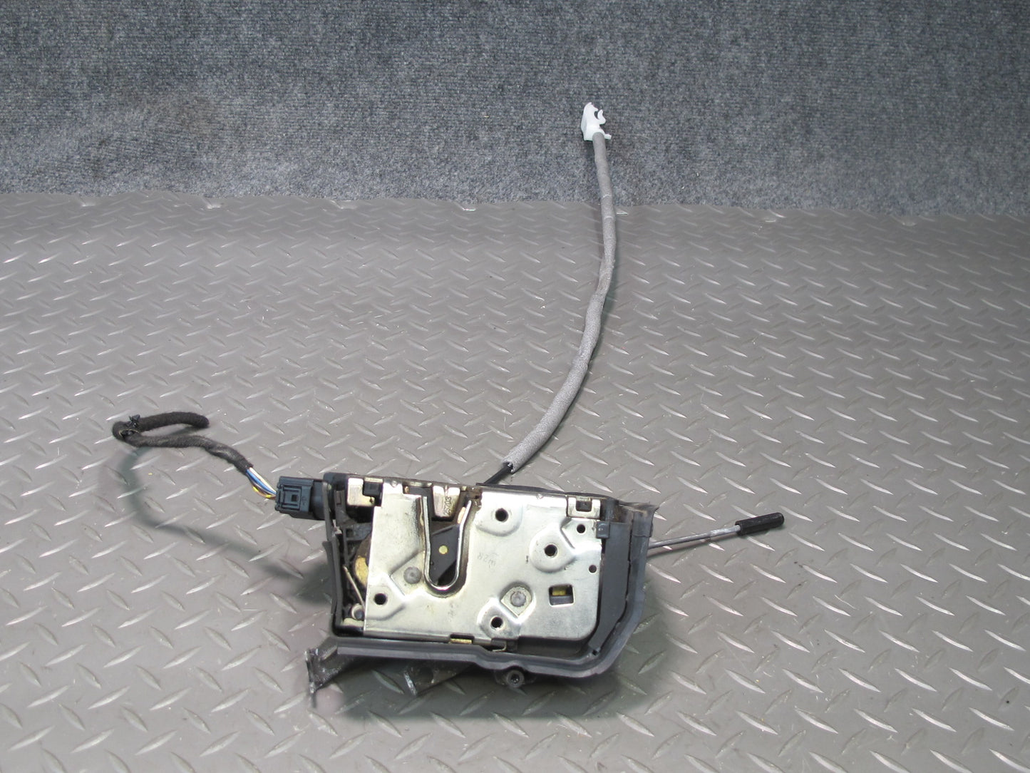 01-06 BMW E46 330CI Convertible Coupe Right Door Lock Latch Actuator OEM