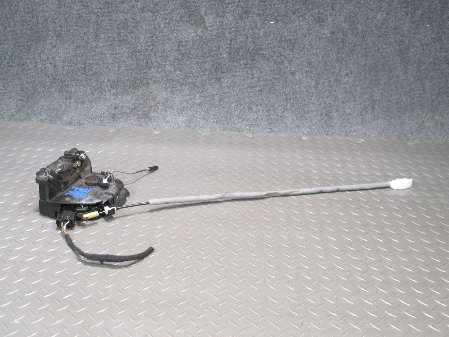 01-06 BMW E46 330CI Convertible Coupe Right Door Lock Latch Actuator OEM