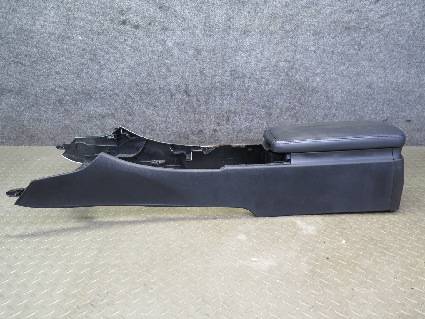 2008 Lexus USE20L Is-f Front Center Console Panel w Armrest & Air Vent Assy OEM