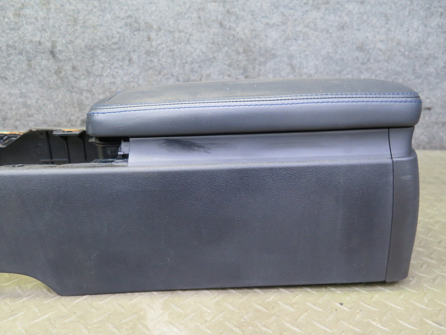 2008 Lexus USE20L Is-f Front Center Console Panel w Armrest & Air Vent Assy OEM