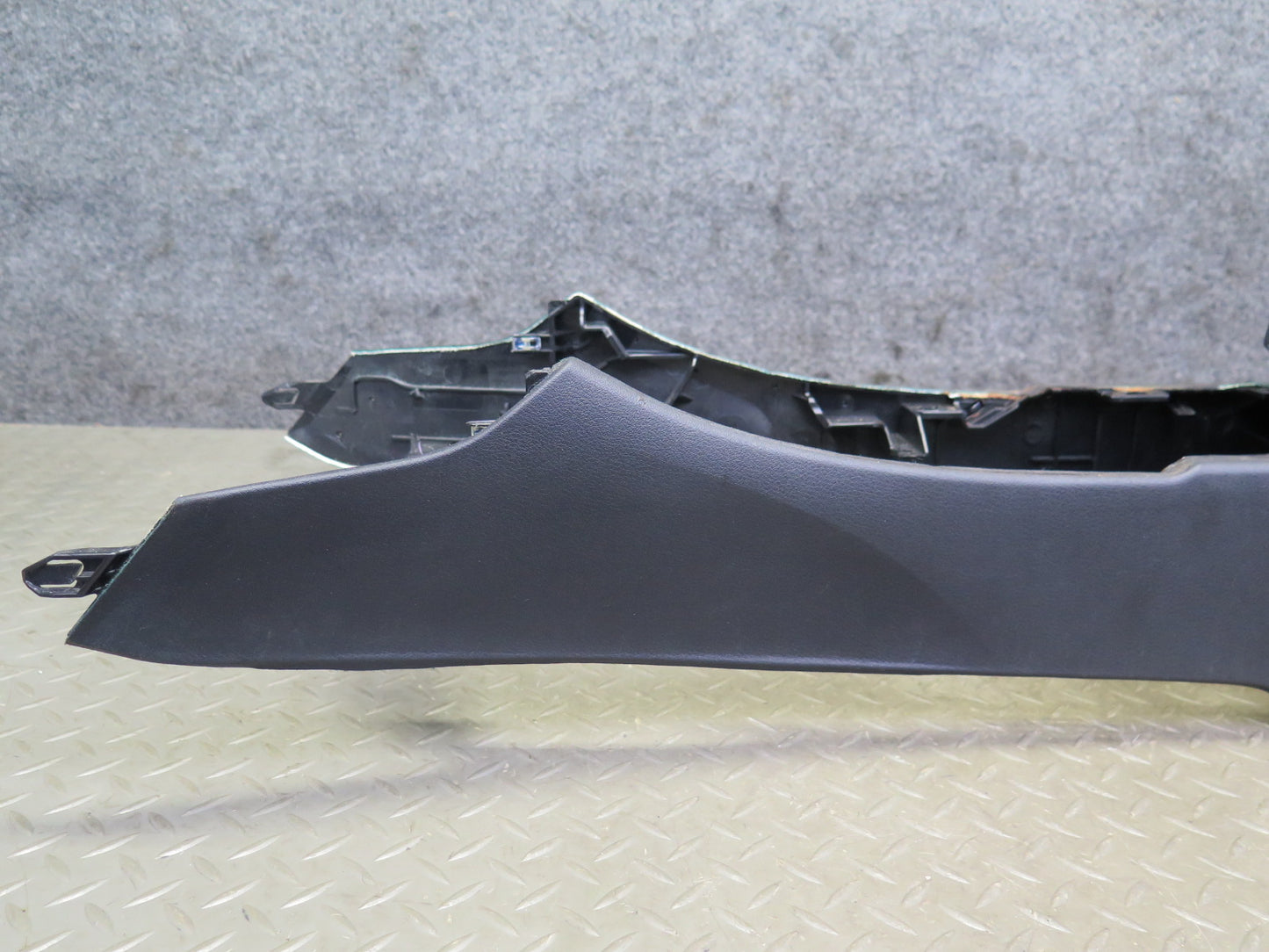 2008 Lexus USE20L Is-f Front Center Console Panel w Armrest & Air Vent Assy OEM