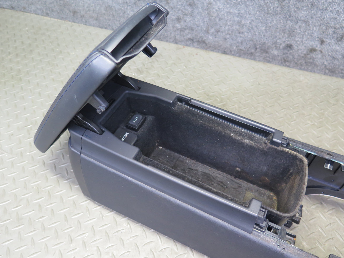 2008 Lexus USE20L Is-f Front Center Console Panel w Armrest & Air Vent Assy OEM