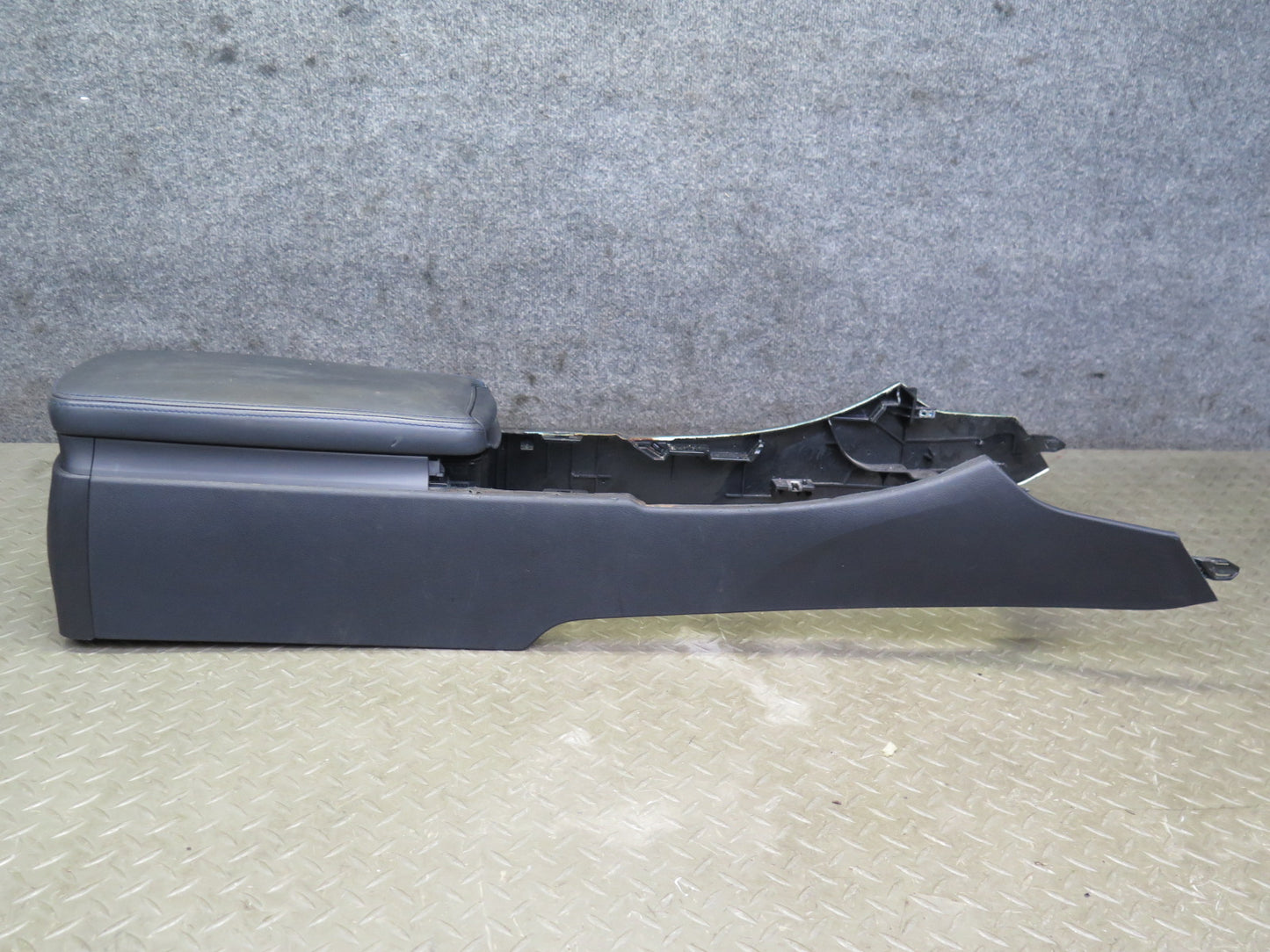 2008 Lexus USE20L Is-f Front Center Console Panel w Armrest & Air Vent Assy OEM