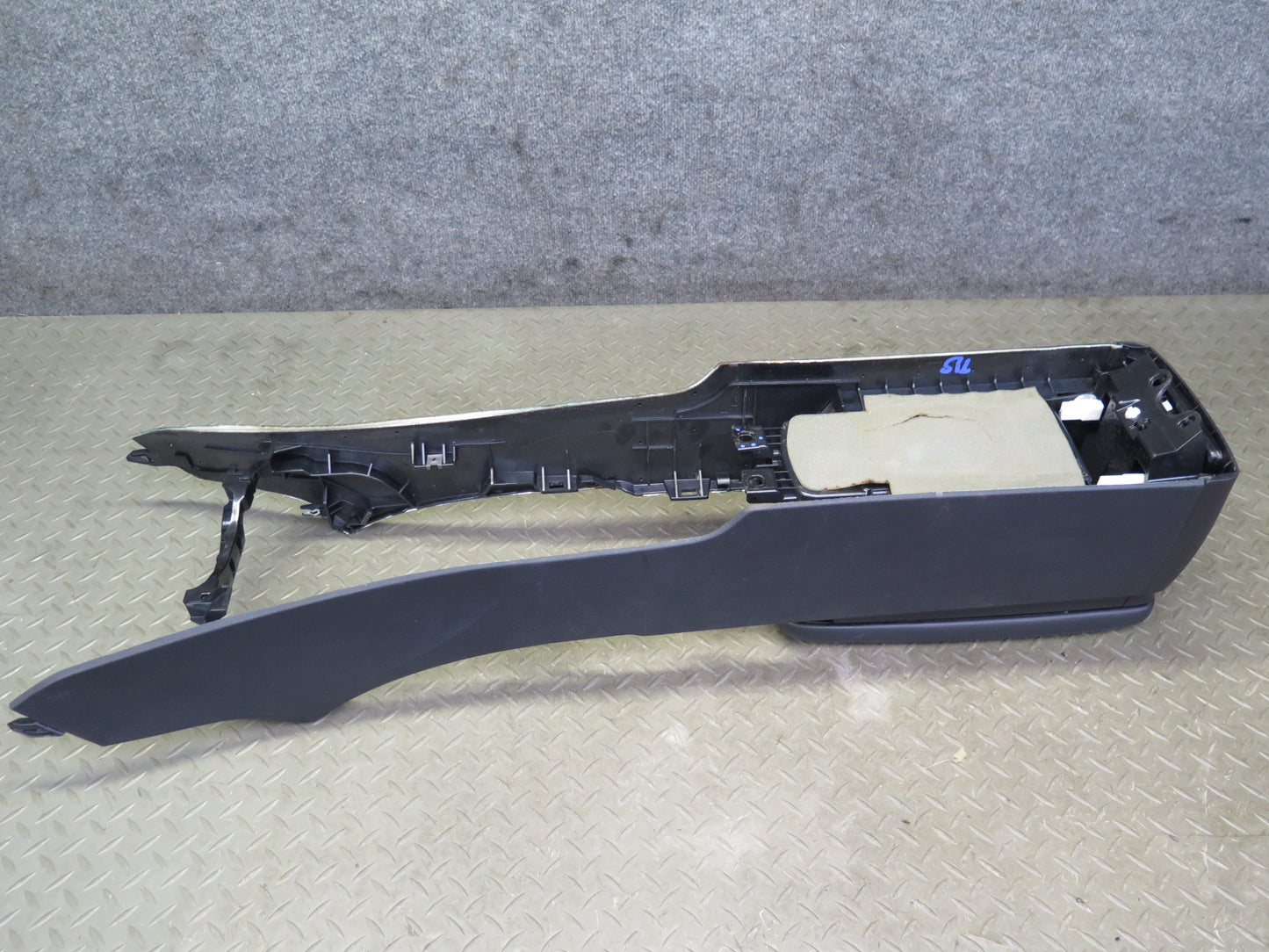 2008 Lexus USE20L Is-f Front Center Console Panel w Armrest & Air Vent Assy OEM