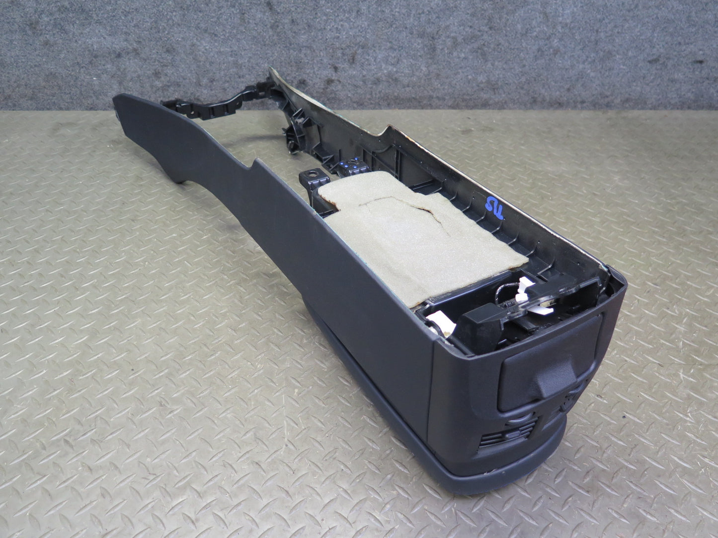 2008 Lexus USE20L Is-f Front Center Console Panel w Armrest & Air Vent Assy OEM