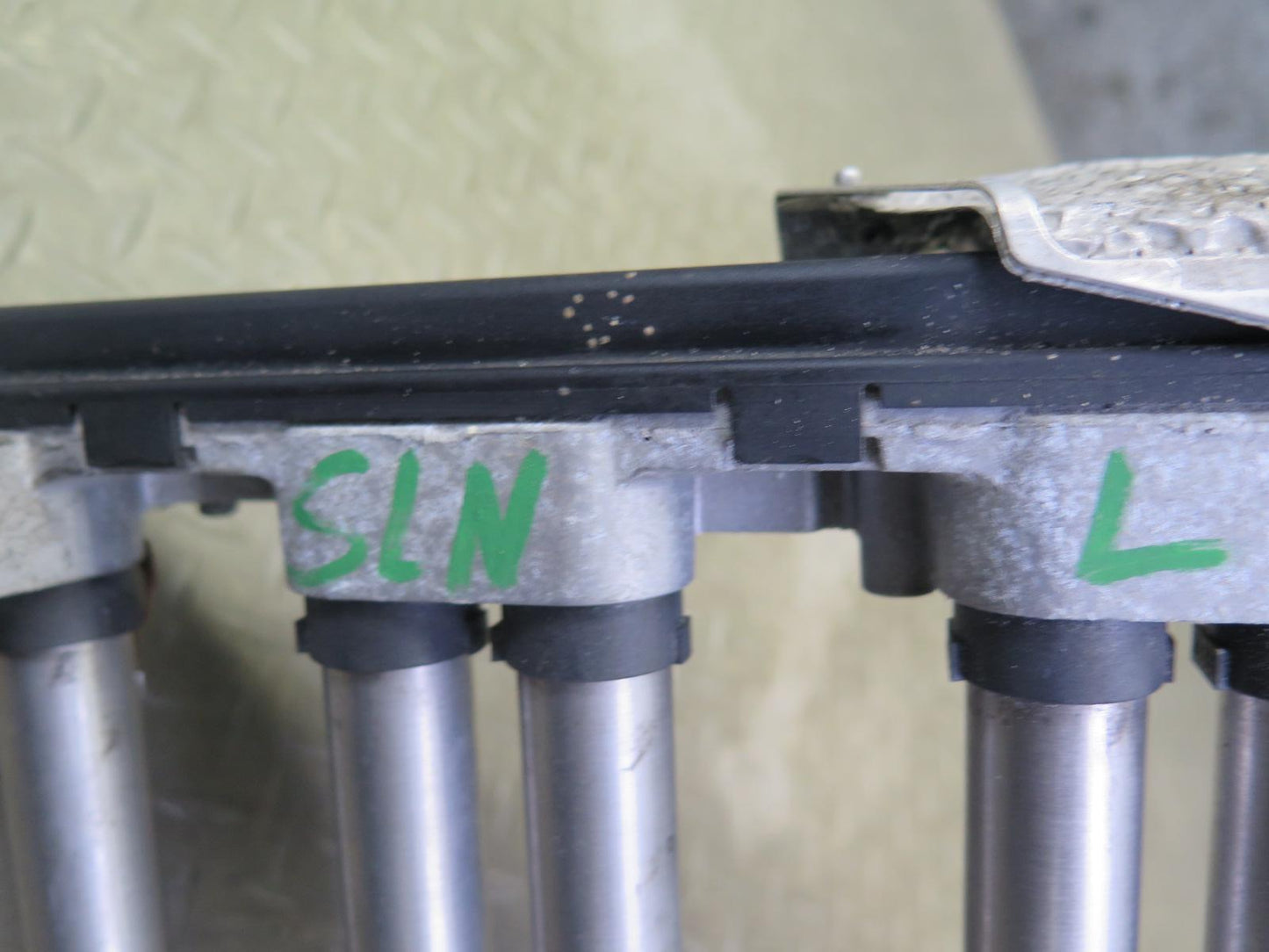 03-12 Mercedes R230 SL600 CL600 S600 M275 Engine Left Ignition Coil Pack 85K