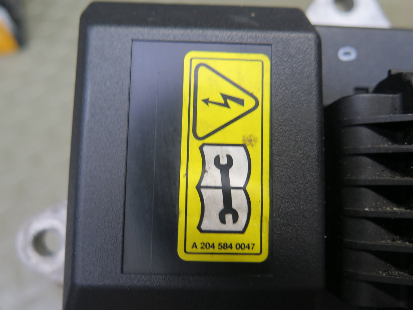 03-12 Mercedes R230 SL600 CL600 S600 M275 Engine Left Ignition Coil Pack 85K