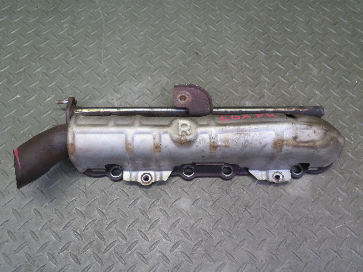 2004-2009 Lexus UZJ120L GX470 4.7L Engine Right Side Exhaust Manifold W/ Shield