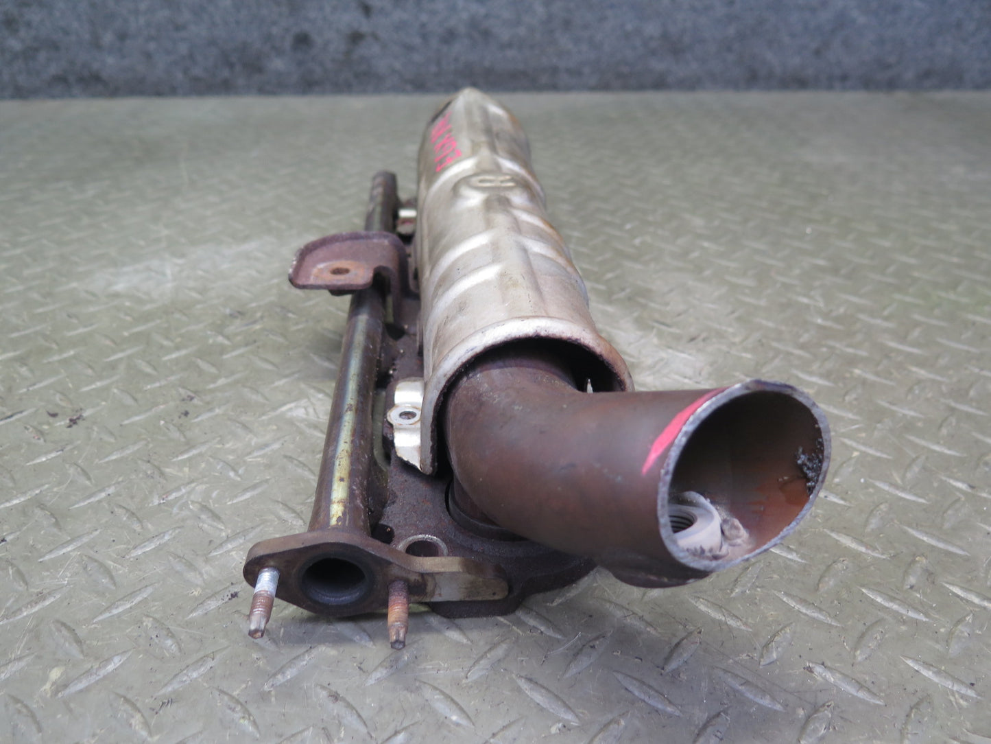 2004-2009 Lexus UZJ120L GX470 4.7L Engine Right Side Exhaust Manifold W/ Shield