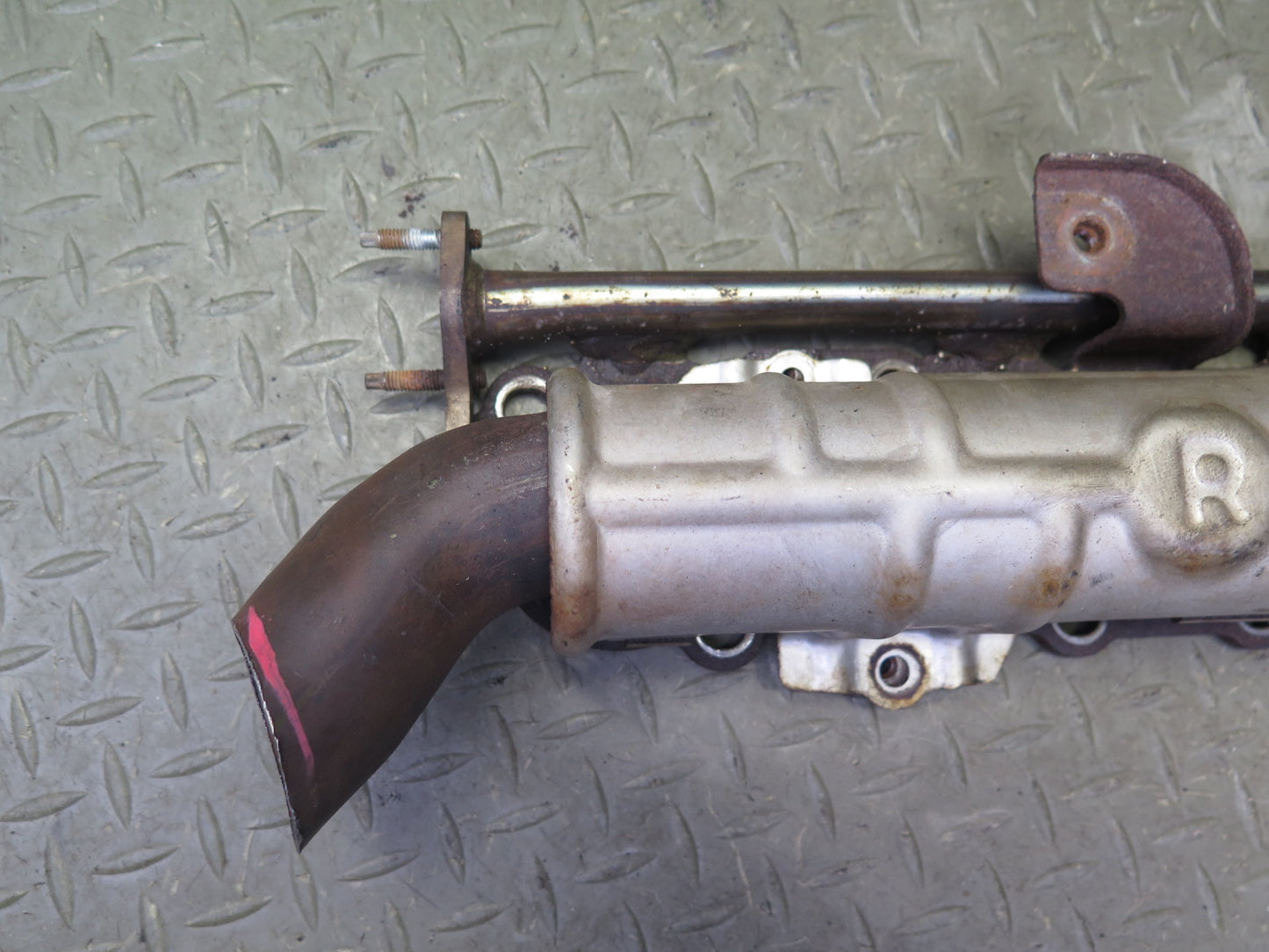 2004-2009 Lexus UZJ120L GX470 4.7L Engine Right Side Exhaust Manifold W/ Shield