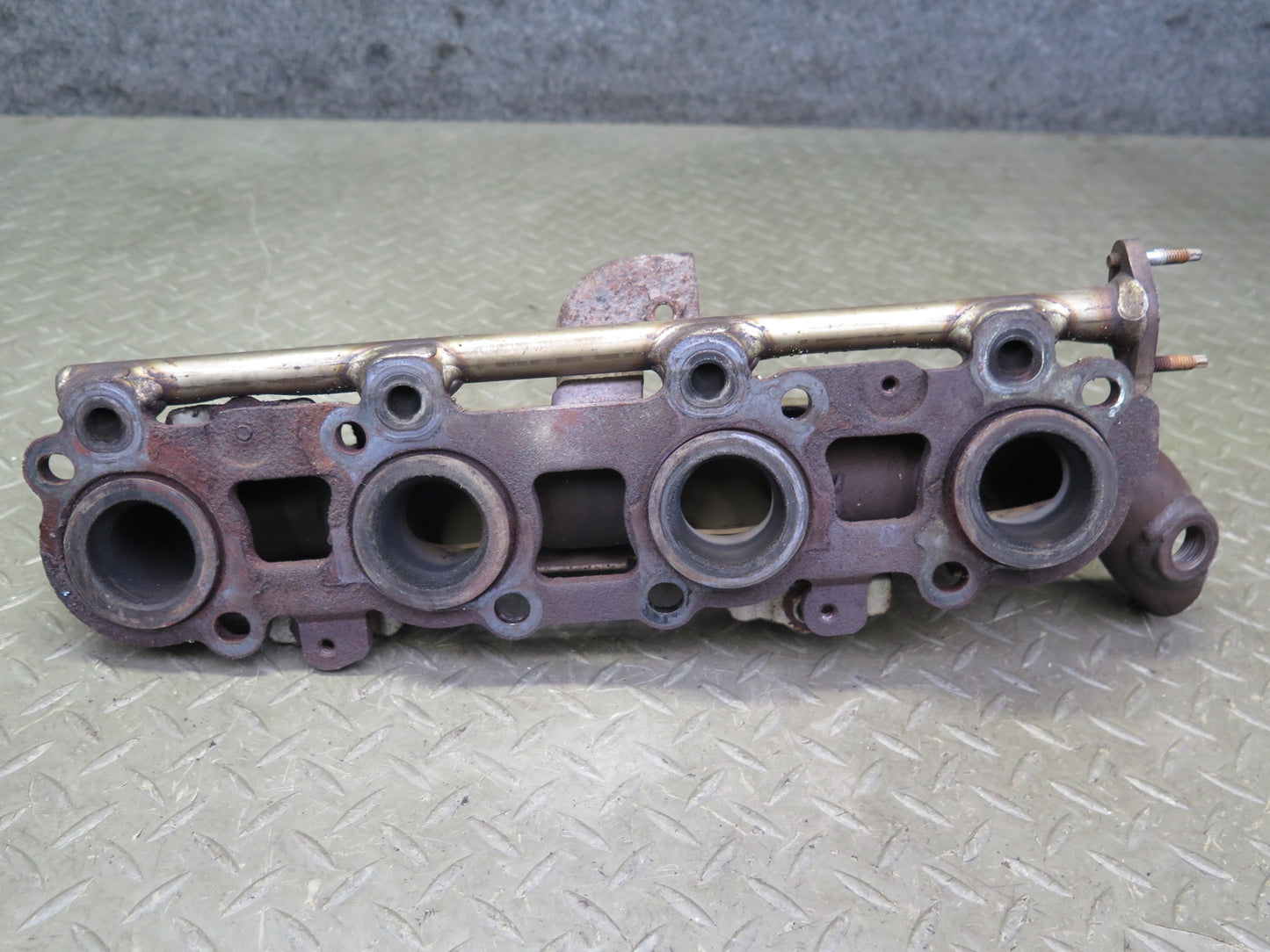 2004-2009 Lexus UZJ120L GX470 4.7L Engine Right Side Exhaust Manifold W/ Shield