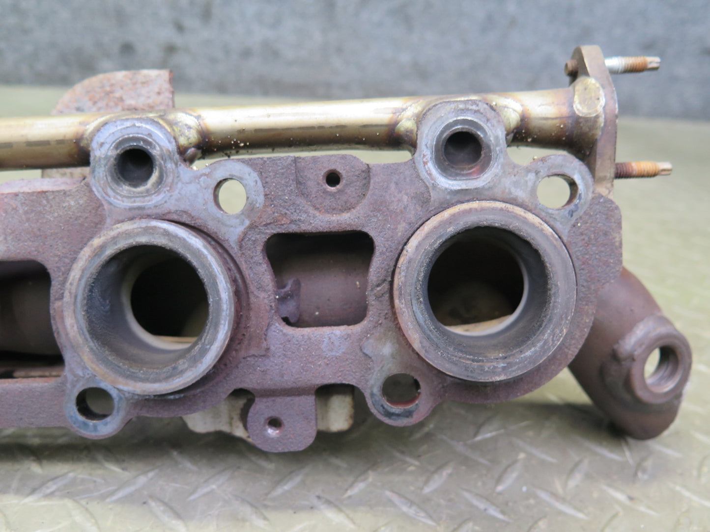 2004-2009 Lexus UZJ120L GX470 4.7L Engine Right Side Exhaust Manifold W/ Shield