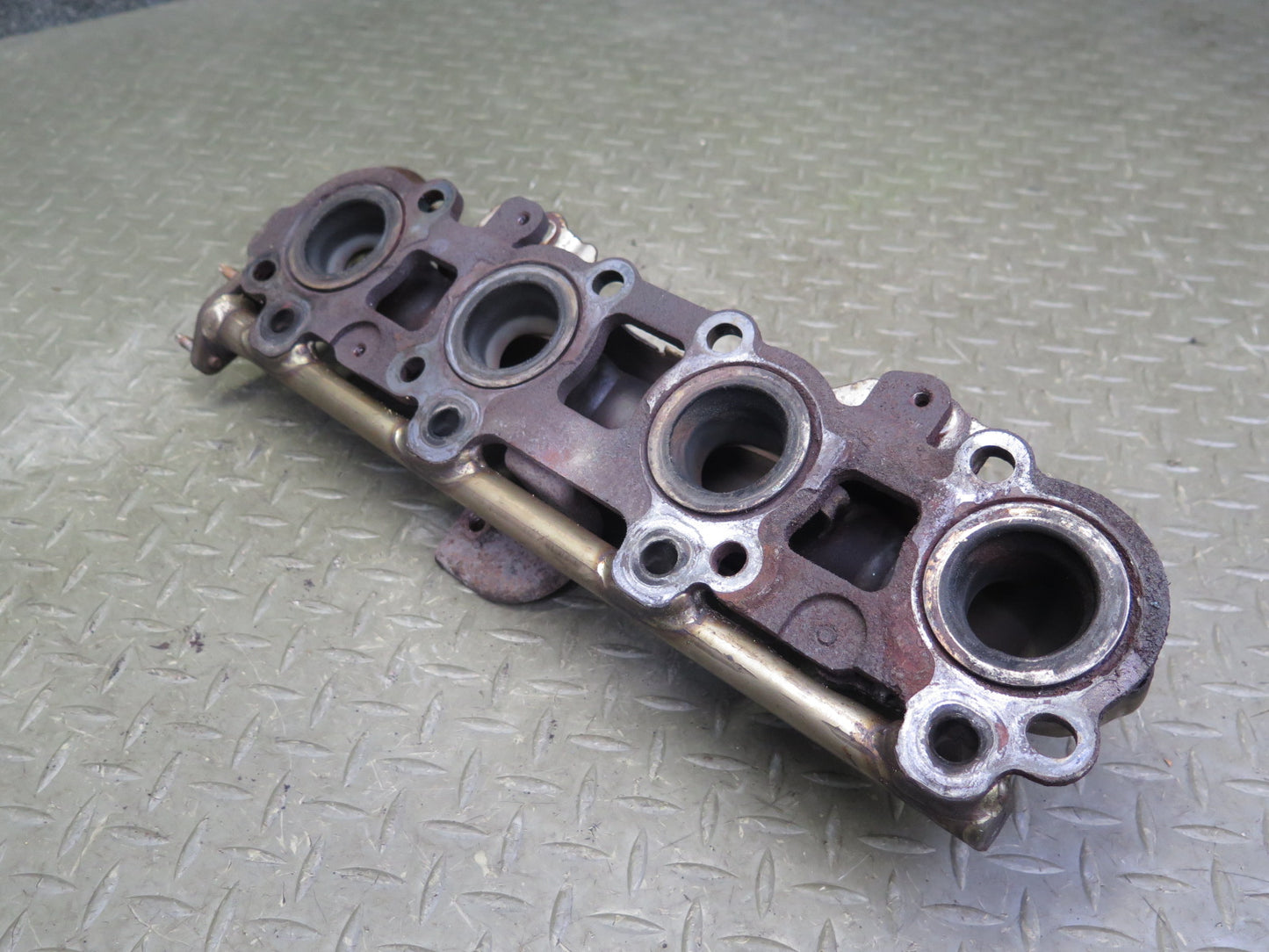 2004-2009 Lexus UZJ120L GX470 4.7L Engine Right Side Exhaust Manifold W/ Shield