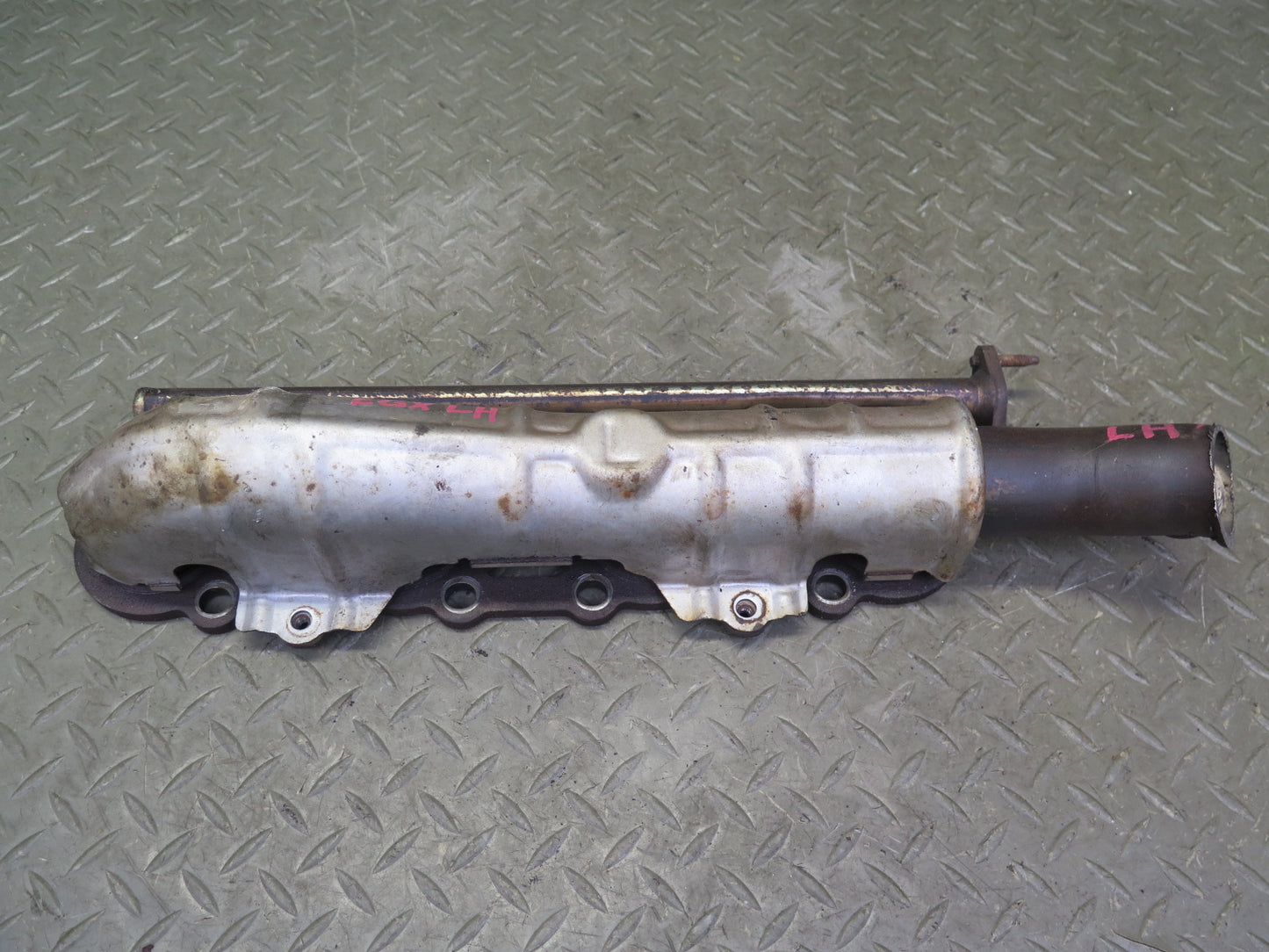 2004-2009 Lexus UZJ120L GX470 4.7L Engine Left Side Exhaust Manifold W/ Shield