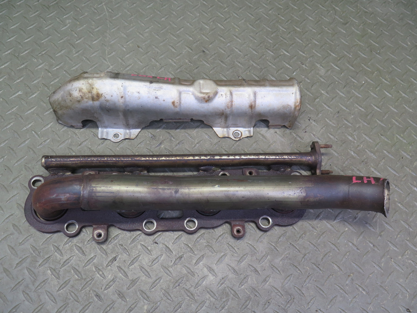 2004-2009 Lexus UZJ120L GX470 4.7L Engine Left Side Exhaust Manifold W/ Shield