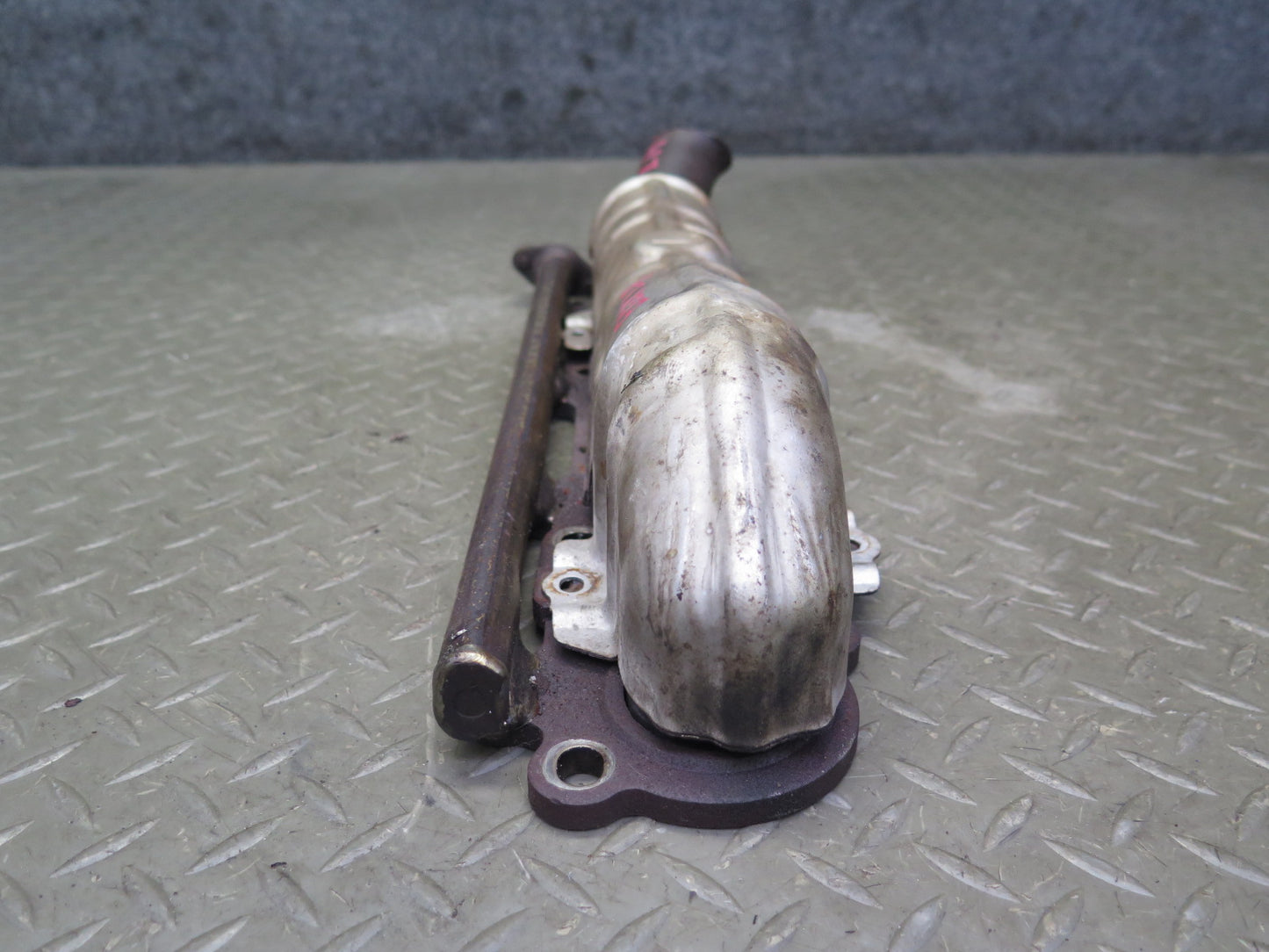 2004-2009 Lexus UZJ120L GX470 4.7L Engine Left Side Exhaust Manifold W/ Shield